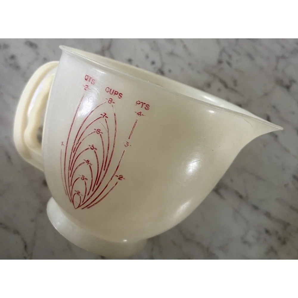 VTG Set of Tupperware White Plastic Liquid Measuring 4&8 Cups Red Blue With Lid